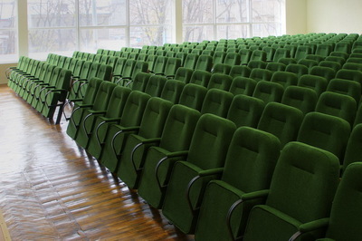 Кресла для театров,  кинозалов,  конференц-залов. - main