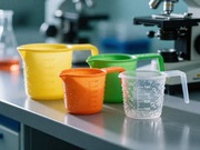 Производство мерных стаканчиков из ПЭТ в России: точность и качество 